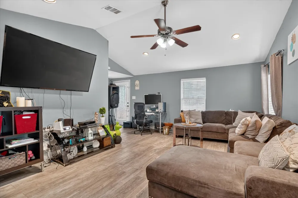 5712 Dana Drive Haltom City, TX 76117