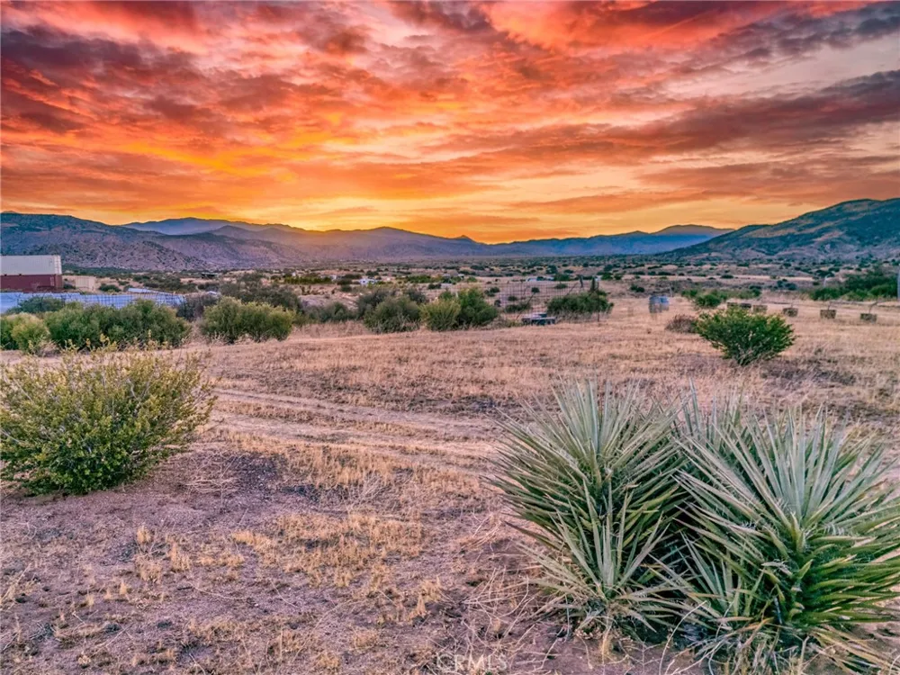 5430 Red Ryder Road Pioneertown, CA 92268