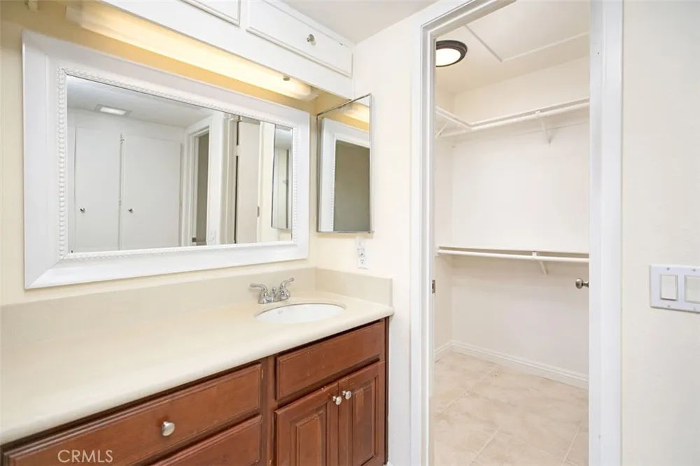 26121 La Real Mission Viejo, CA 92691