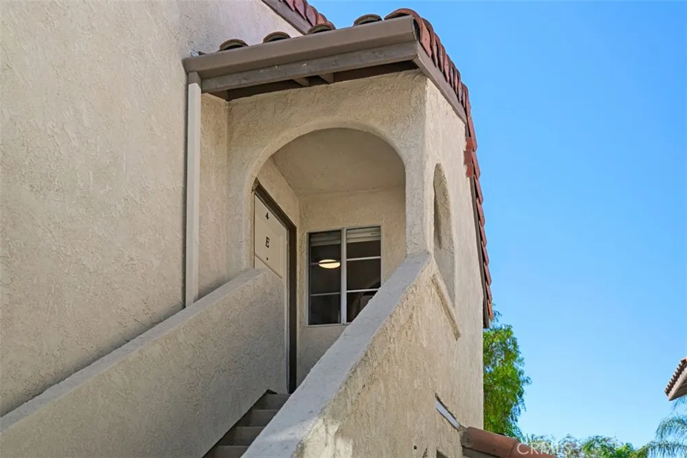 26121 La Real Mission Viejo, CA 92691