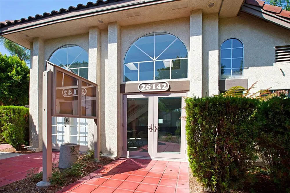 26121 La Real Mission Viejo, CA 92691