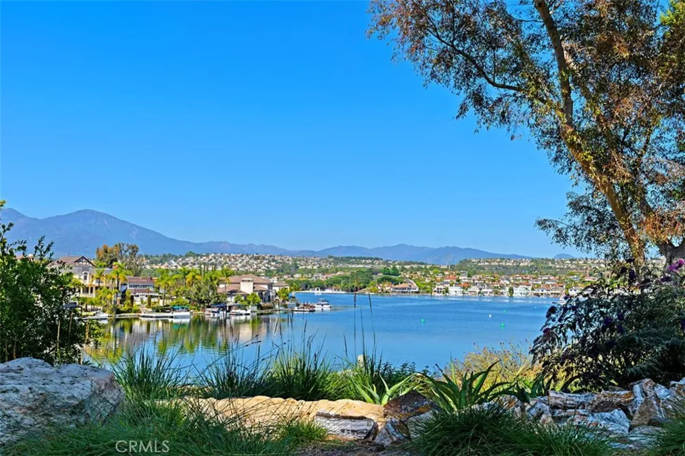 26121 La Real Mission Viejo, CA 92691