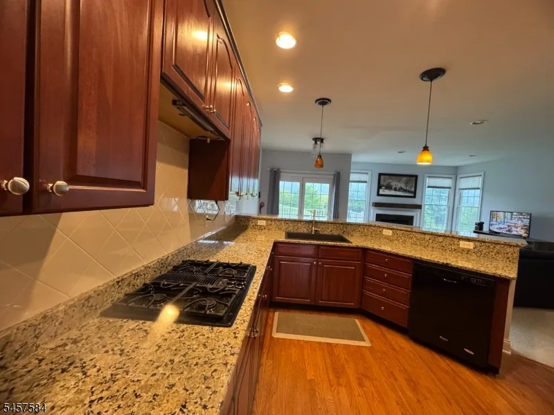 86 Briar Ct Hardyston, NJ 07419