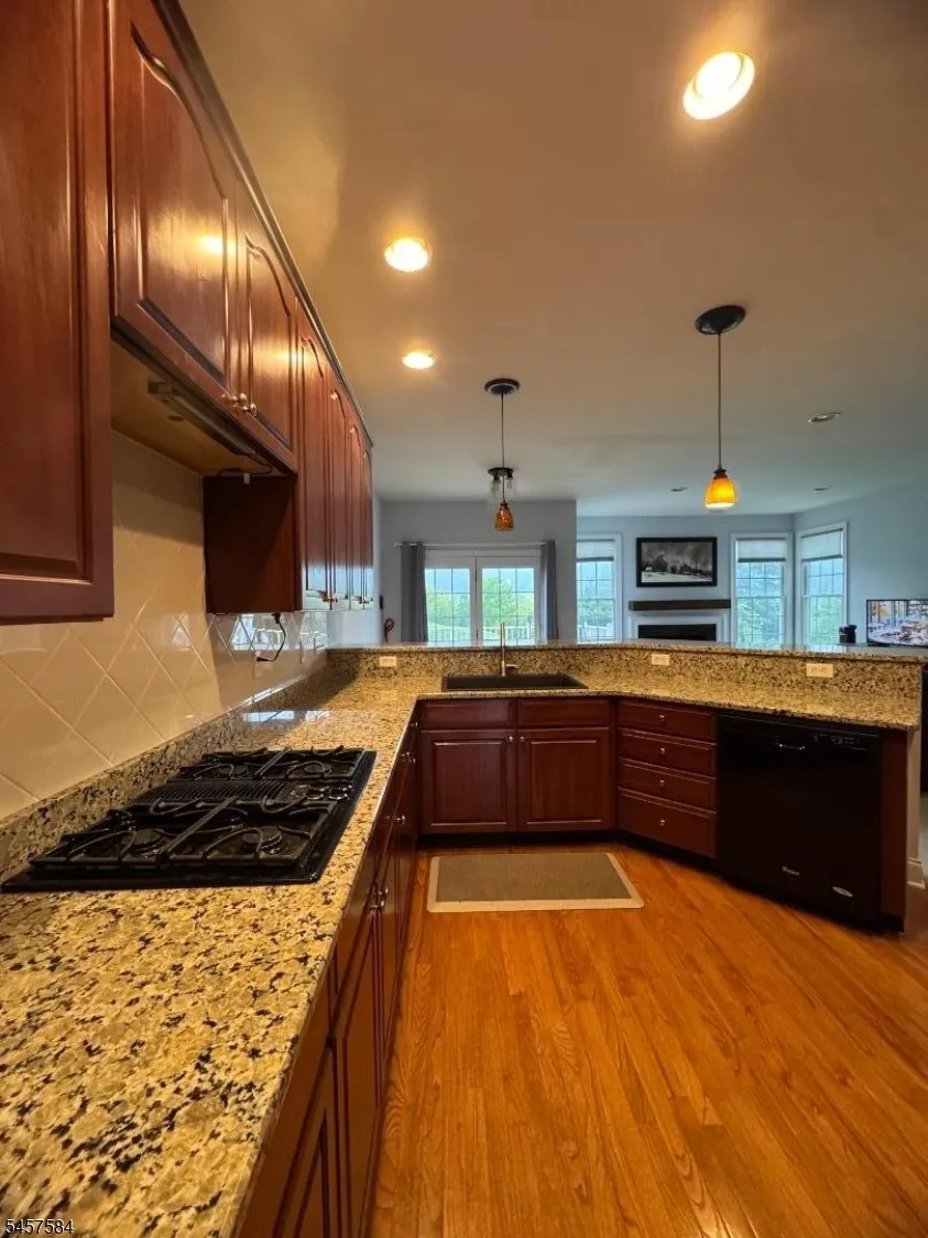 86 Briar Ct Hardyston, NJ 07419