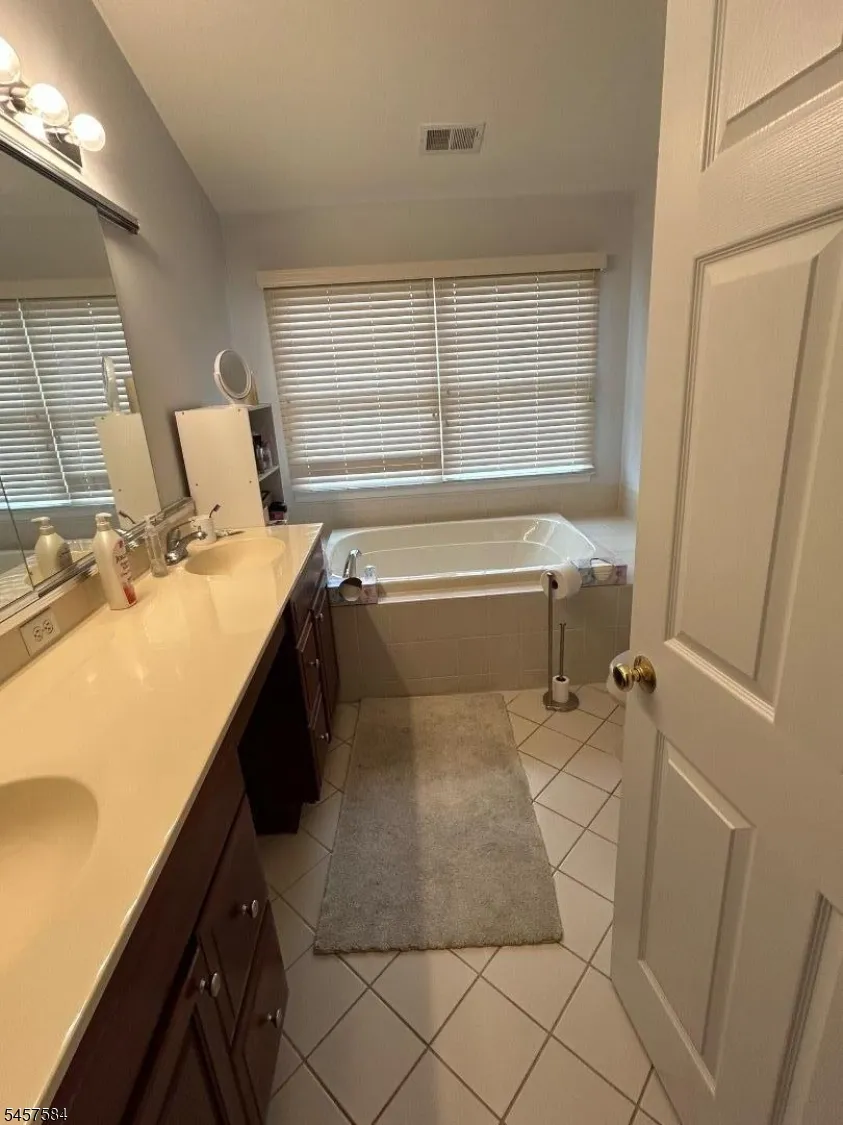 86 Briar Ct Hardyston, NJ 07419