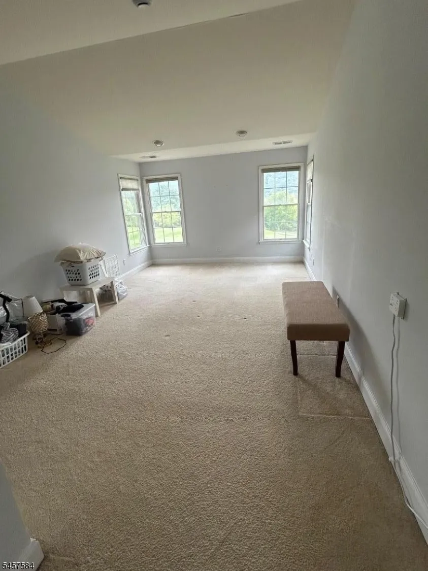 86 Briar Ct Hardyston, NJ 07419