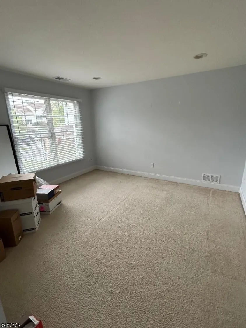 86 Briar Ct Hardyston, NJ 07419