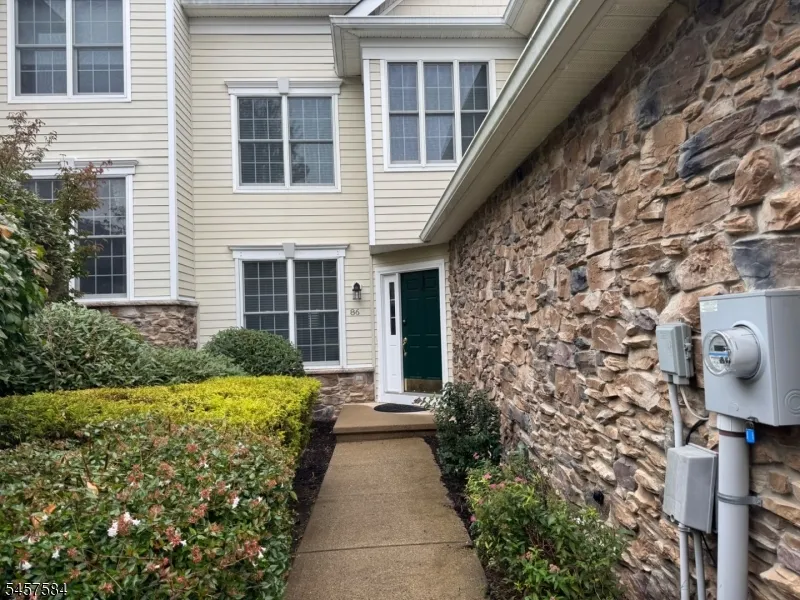 86 Briar Ct Hardyston, NJ 07419