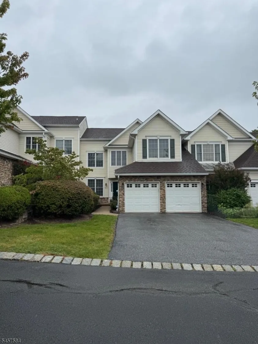 86 Briar Ct Hardyston, NJ 07419