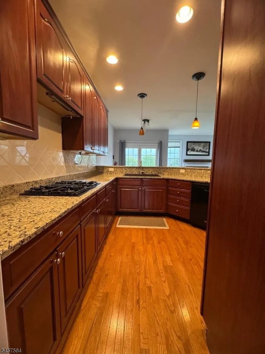 86 Briar Ct Hardyston, NJ 07419