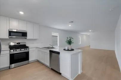 300 Twilight Breeze Way Hutto, TX 78634