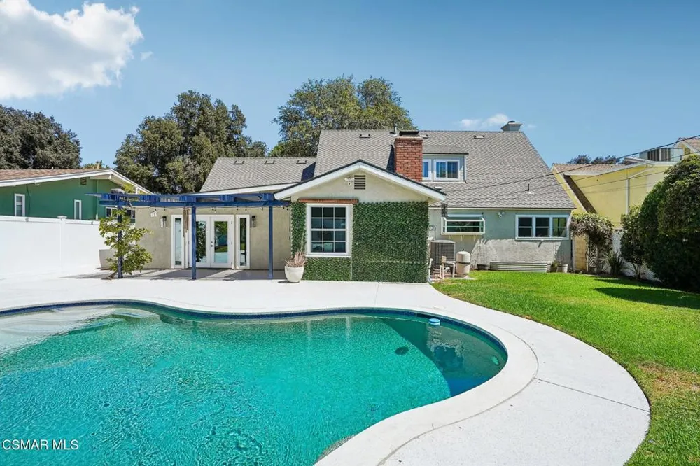 9653 Oakdale Avenue Chatsworth, CA 91311