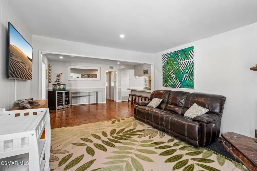 9653 Oakdale Avenue Chatsworth, CA 91311