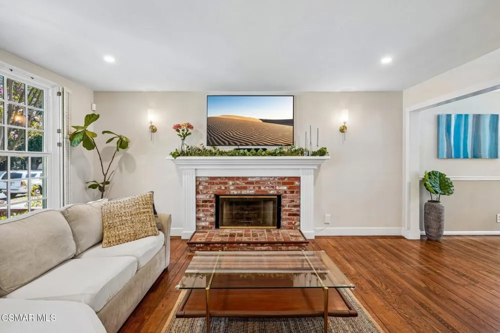 9653 Oakdale Avenue Chatsworth, CA 91311