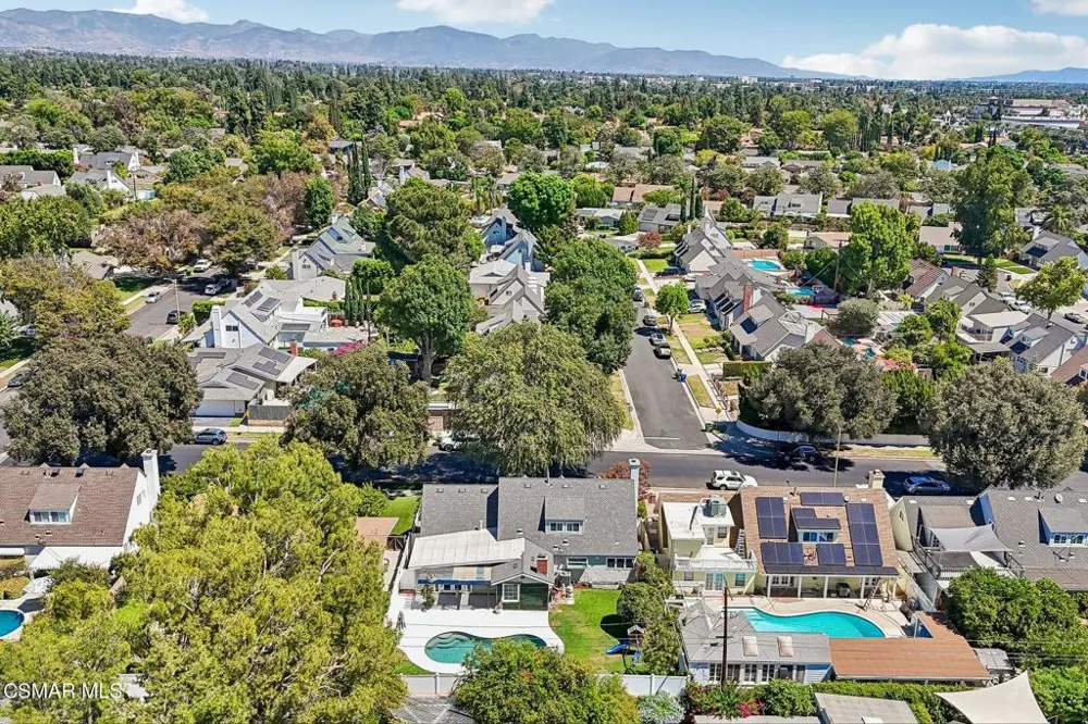 9653 Oakdale Avenue Chatsworth, CA 91311