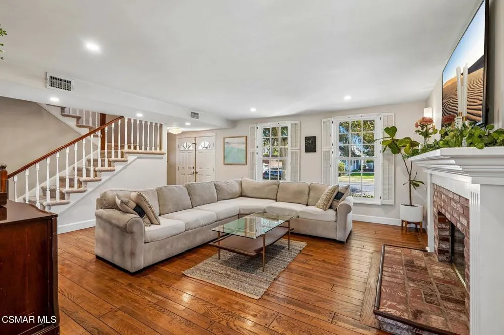 9653 Oakdale Avenue Chatsworth, CA 91311