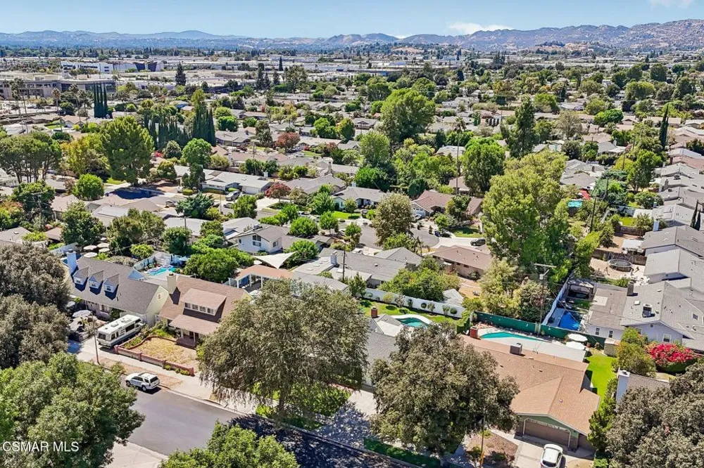 9653 Oakdale Avenue Chatsworth, CA 91311