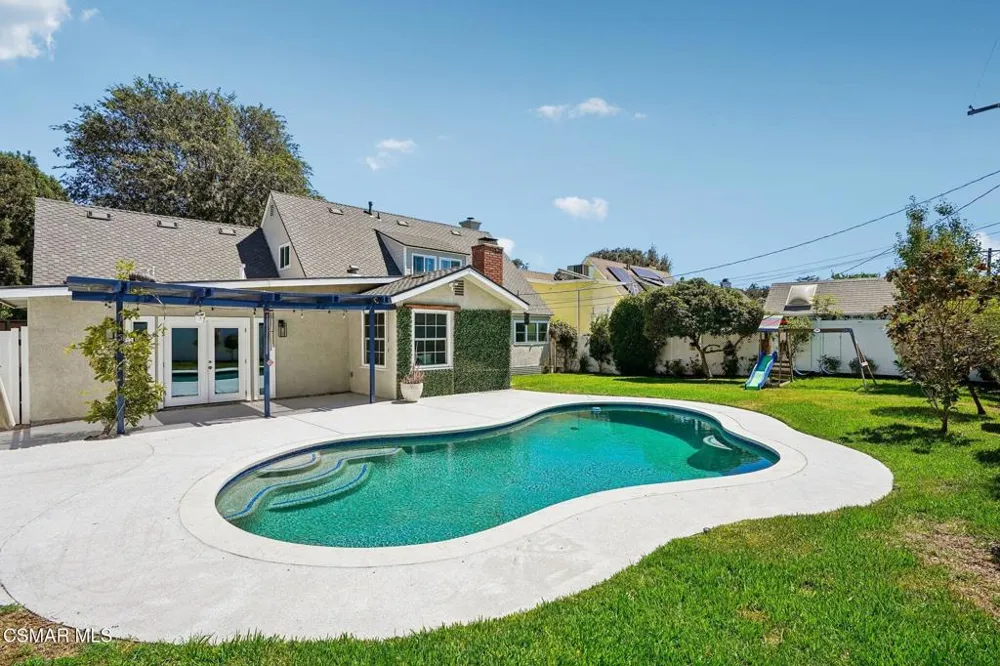 9653 Oakdale Avenue Chatsworth, CA 91311