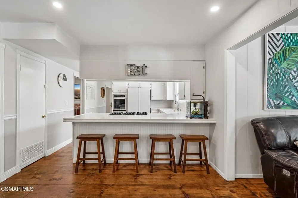 9653 Oakdale Avenue Chatsworth, CA 91311