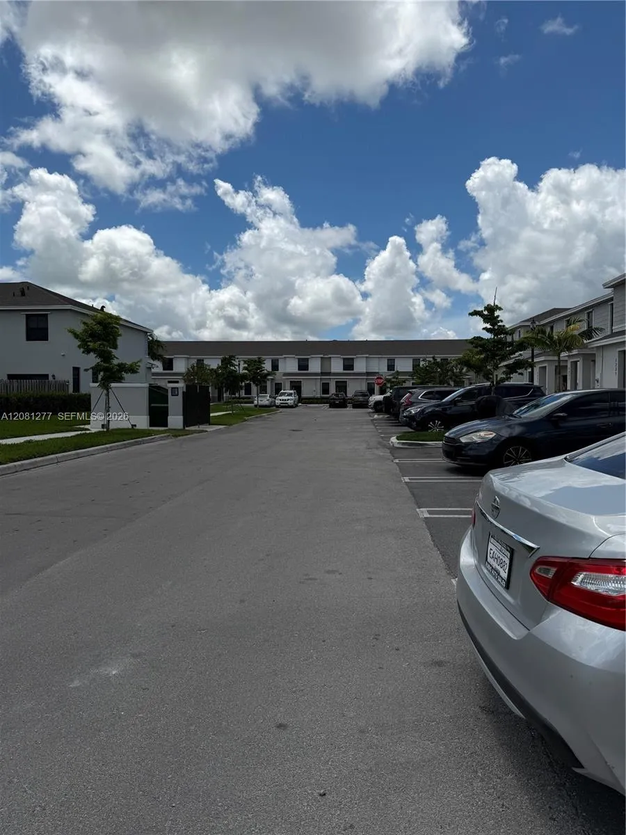 1281 NE 3rd Ave Florida City, FL 33034