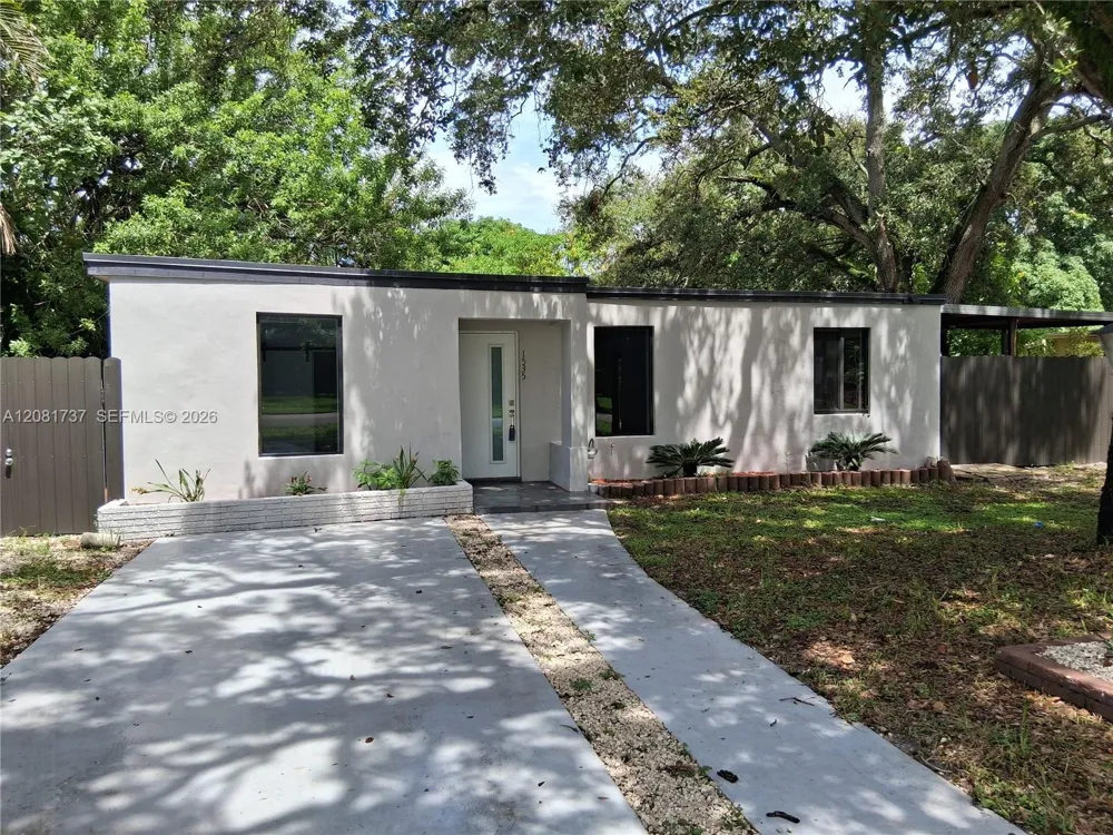 1535 NE 139 St North Miami, FL 33161