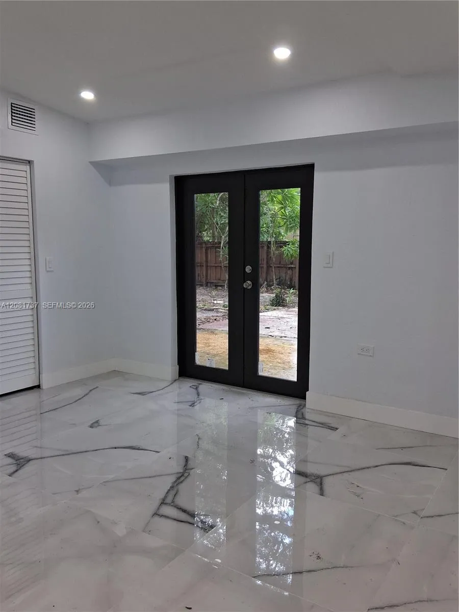 1535 NE 139 St North Miami, FL 33161
