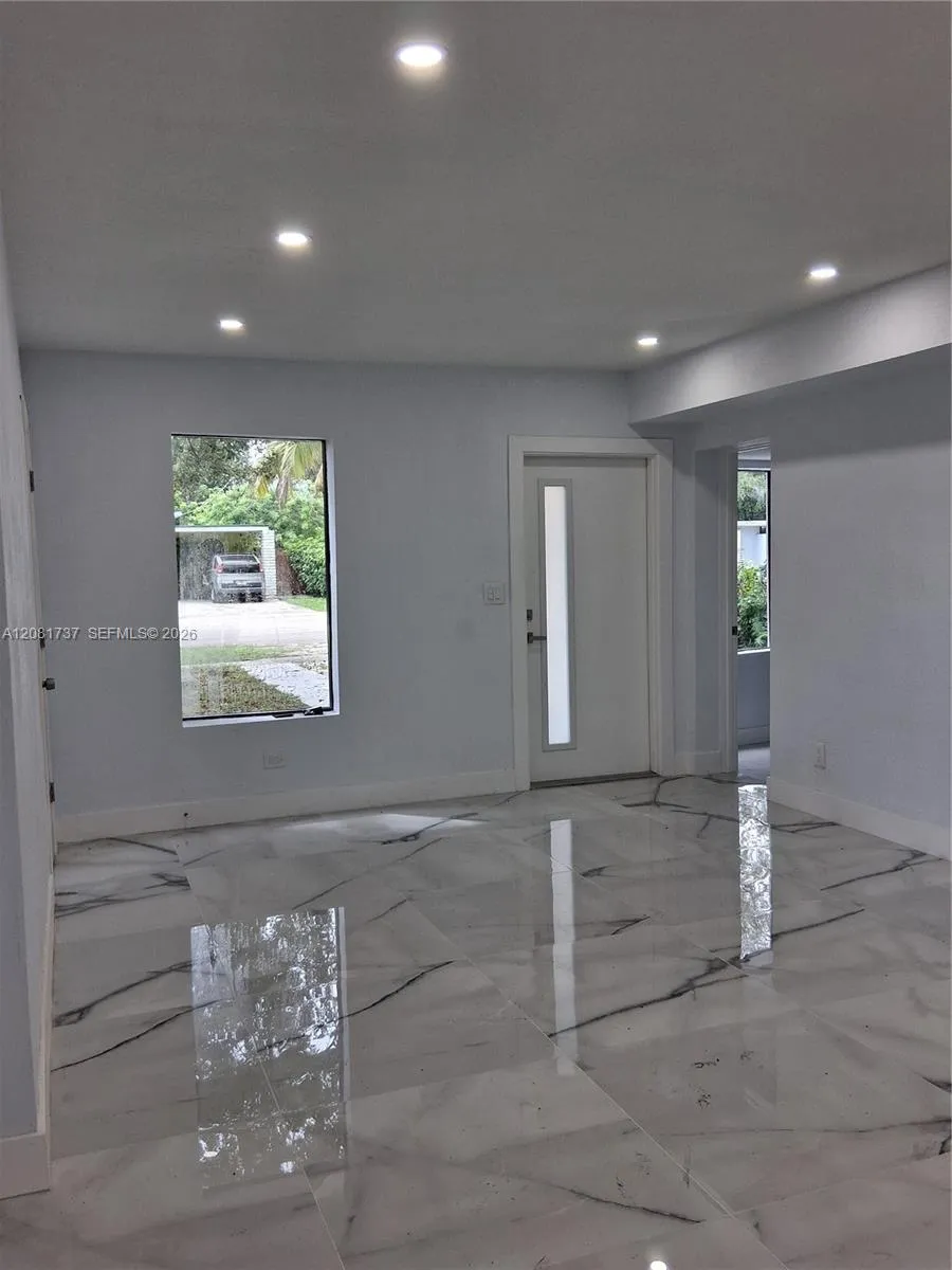 1535 NE 139 St North Miami, FL 33161