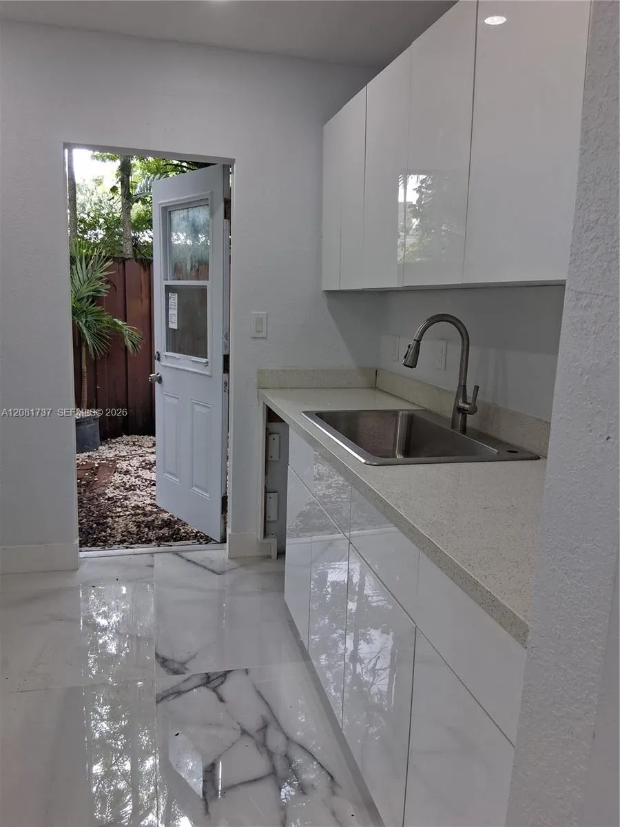 1535 NE 139 St North Miami, FL 33161