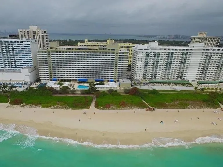 5555 Collins Ave #10G Miami Beach, FL 33140
