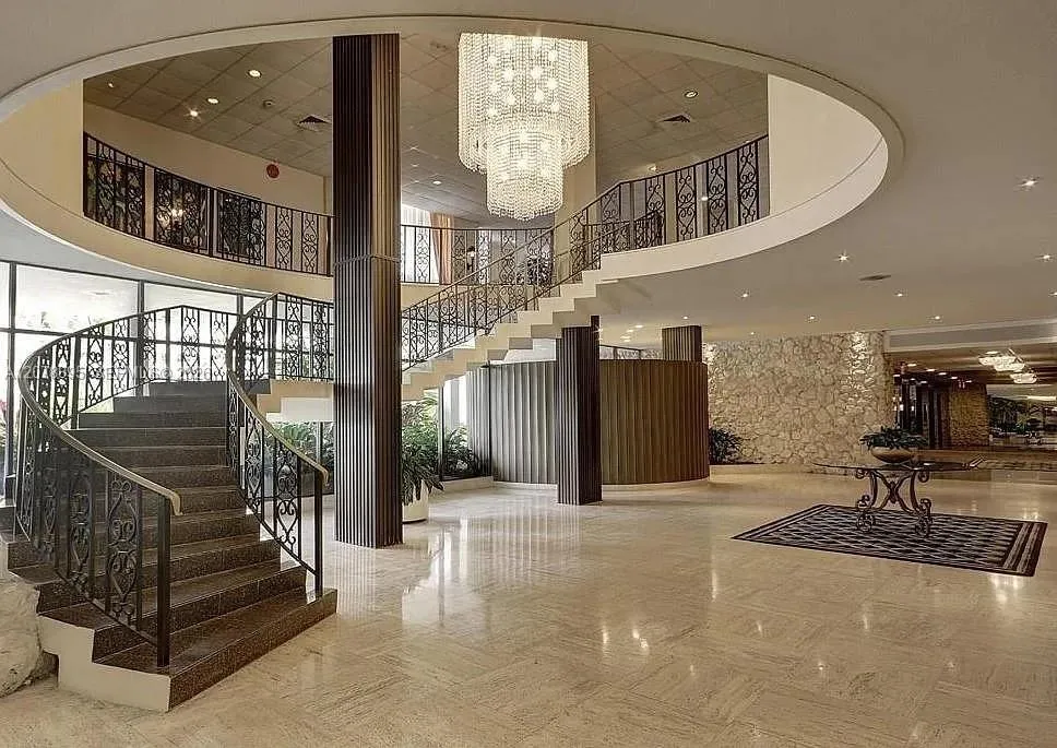 5555 Collins Ave #10G Miami Beach, FL 33140