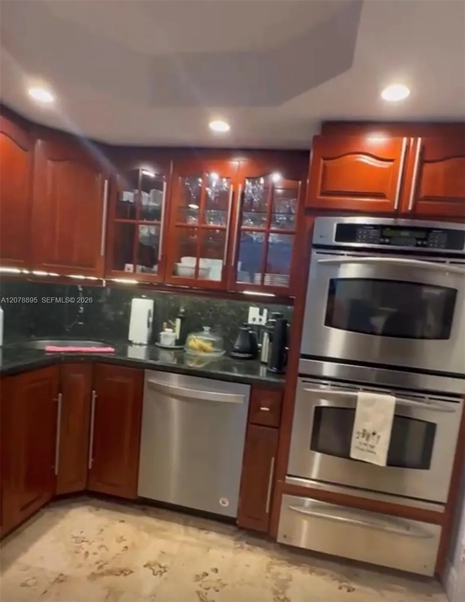 5555 Collins Ave #10G Miami Beach, FL 33140