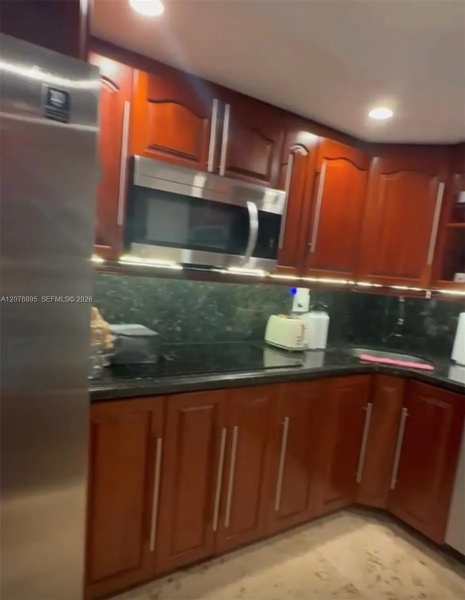 5555 Collins Ave #10G Miami Beach, FL 33140