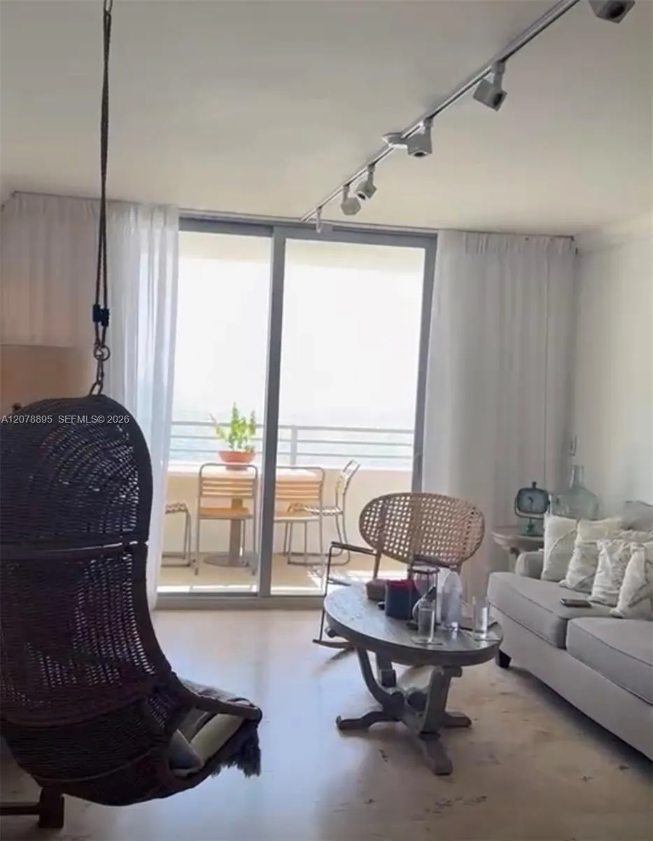 5555 Collins Ave #10G Miami Beach, FL 33140