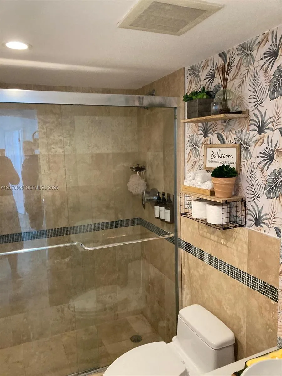 5555 Collins Ave #10G Miami Beach, FL 33140