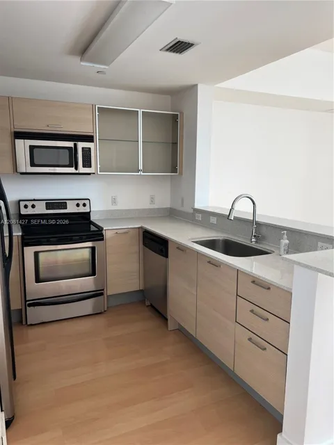 350 NE 24th St #407