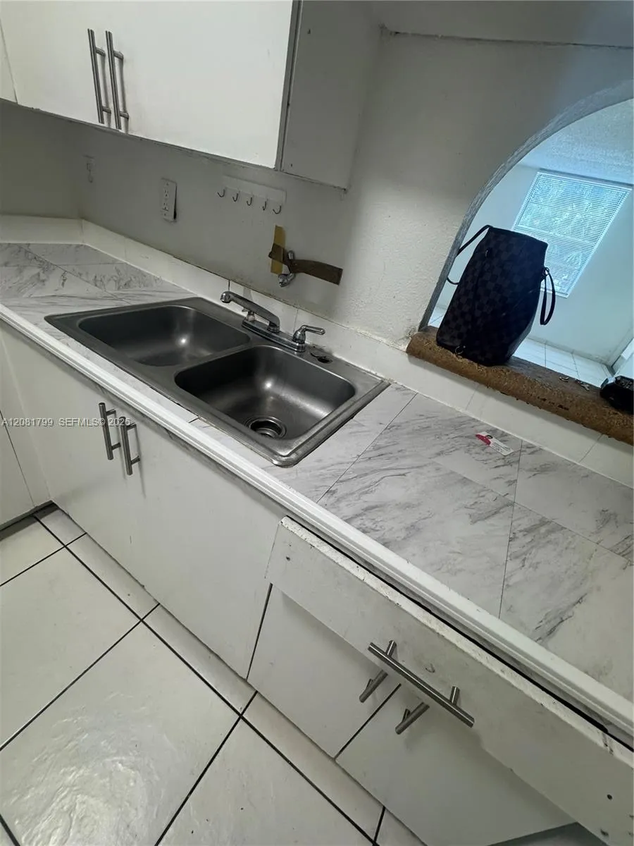 5755 W 20th Ave #201 Hialeah, FL 33012