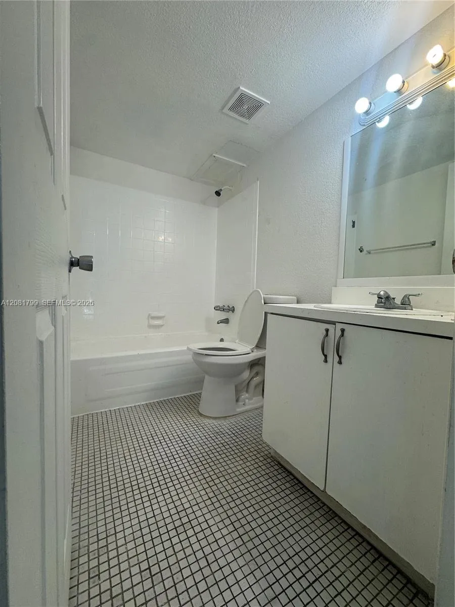 5755 W 20th Ave #201 Hialeah, FL 33012