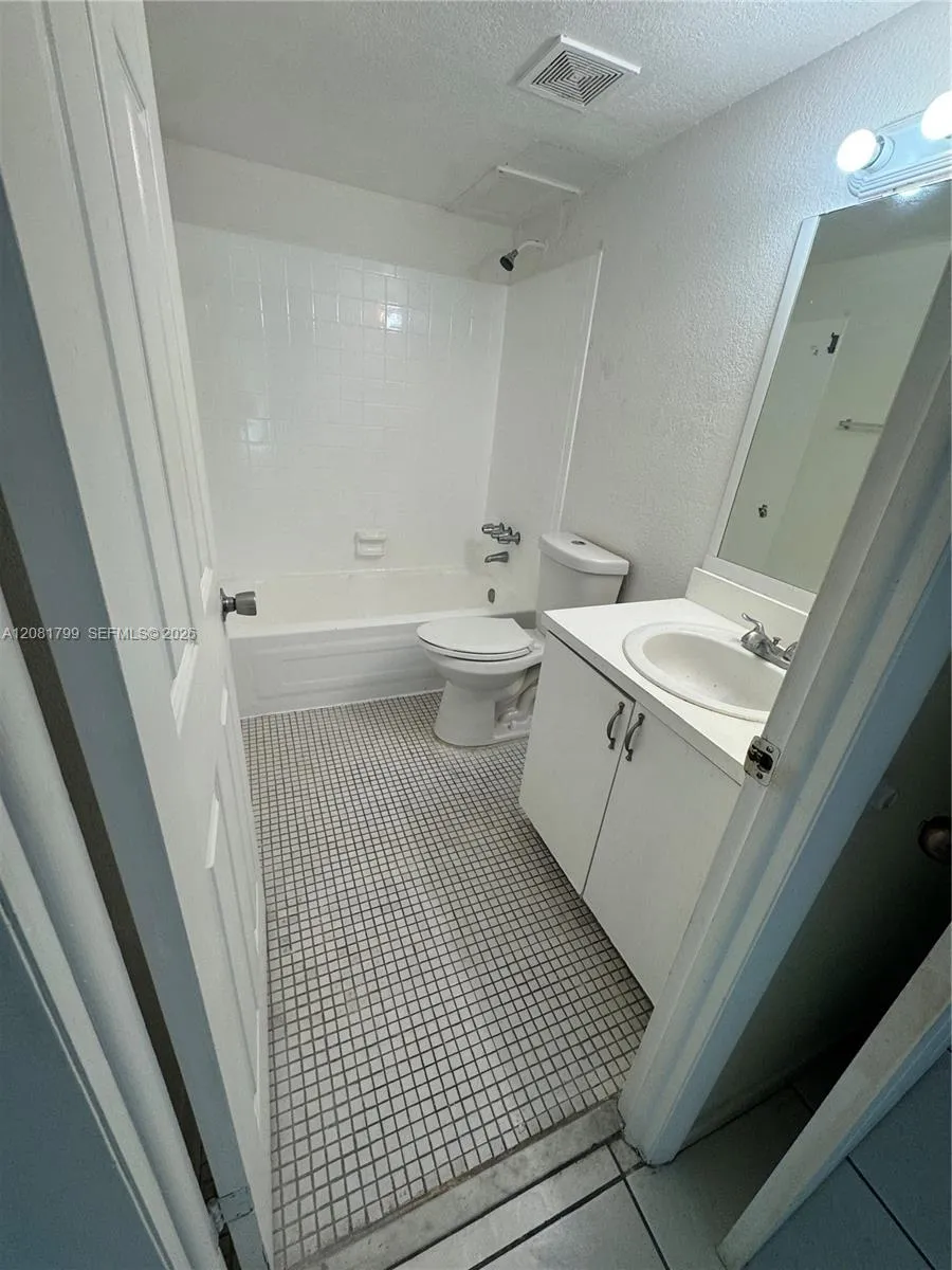 5755 W 20th Ave #201 Hialeah, FL 33012