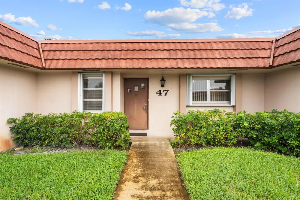 5725 FERNLEY DRIVE E #47 West Palm Beach, FL 33415