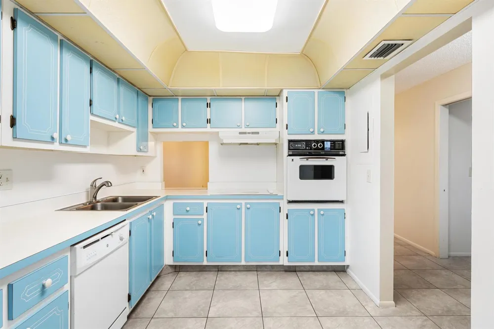 5725 FERNLEY DRIVE E #47 West Palm Beach, FL 33415