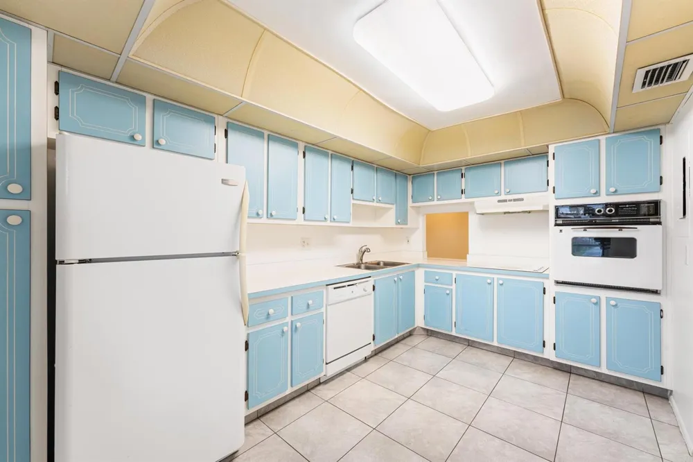 5725 FERNLEY DRIVE E #47 West Palm Beach, FL 33415