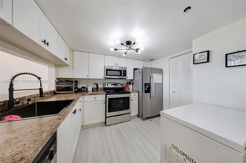 555 NE 15th St #33G Miami, FL 33132