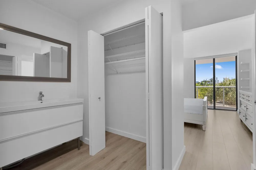 3701 COUNTRY CLUB DRIVE #404 Aventura, FL 33180