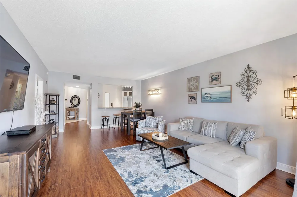 800 Uno Lago Drive #204 Juno Beach, FL 33408