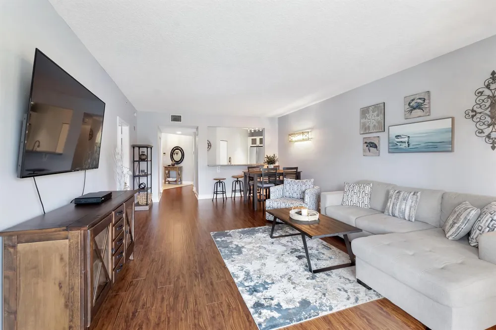 800 Uno Lago Drive #204 Juno Beach, FL 33408