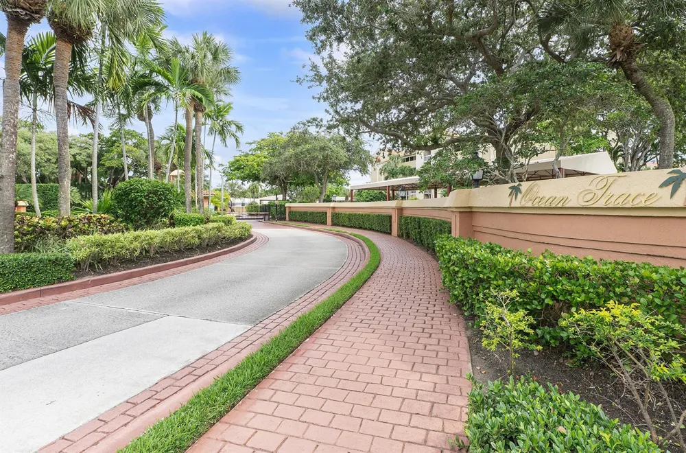 800 Uno Lago Drive #204 Juno Beach, FL 33408