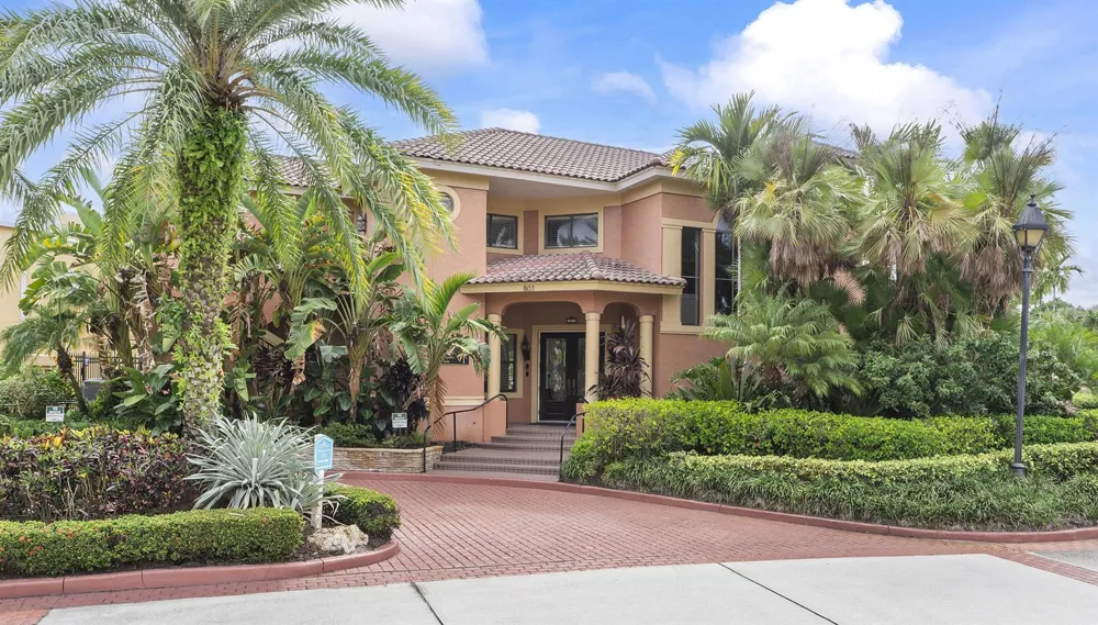 800 Uno Lago Drive #204 Juno Beach, FL 33408