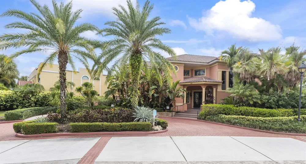 800 Uno Lago Drive #204 Juno Beach, FL 33408