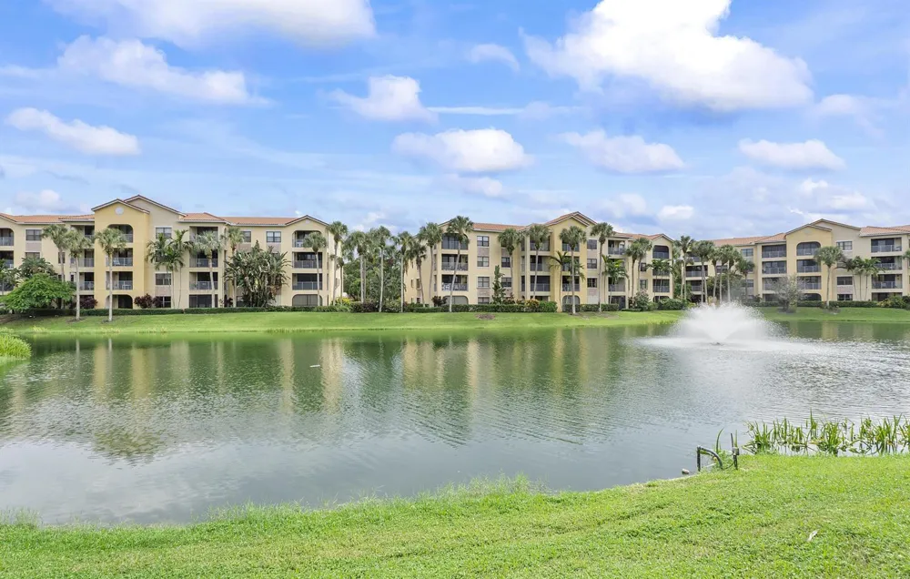 800 Uno Lago Drive #204 Juno Beach, FL 33408