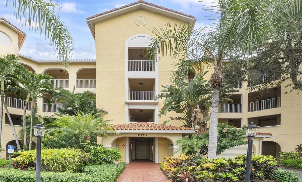 800 Uno Lago Drive #204 Juno Beach, FL 33408